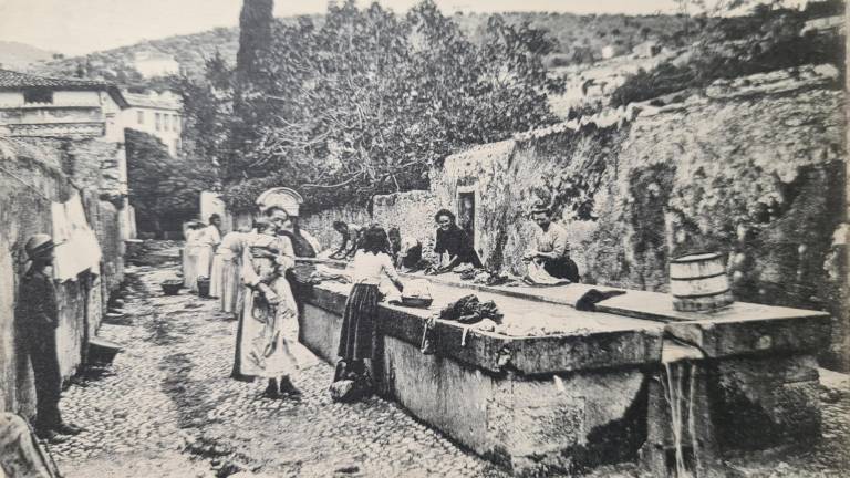 Photographie historique d'un lavoir en France