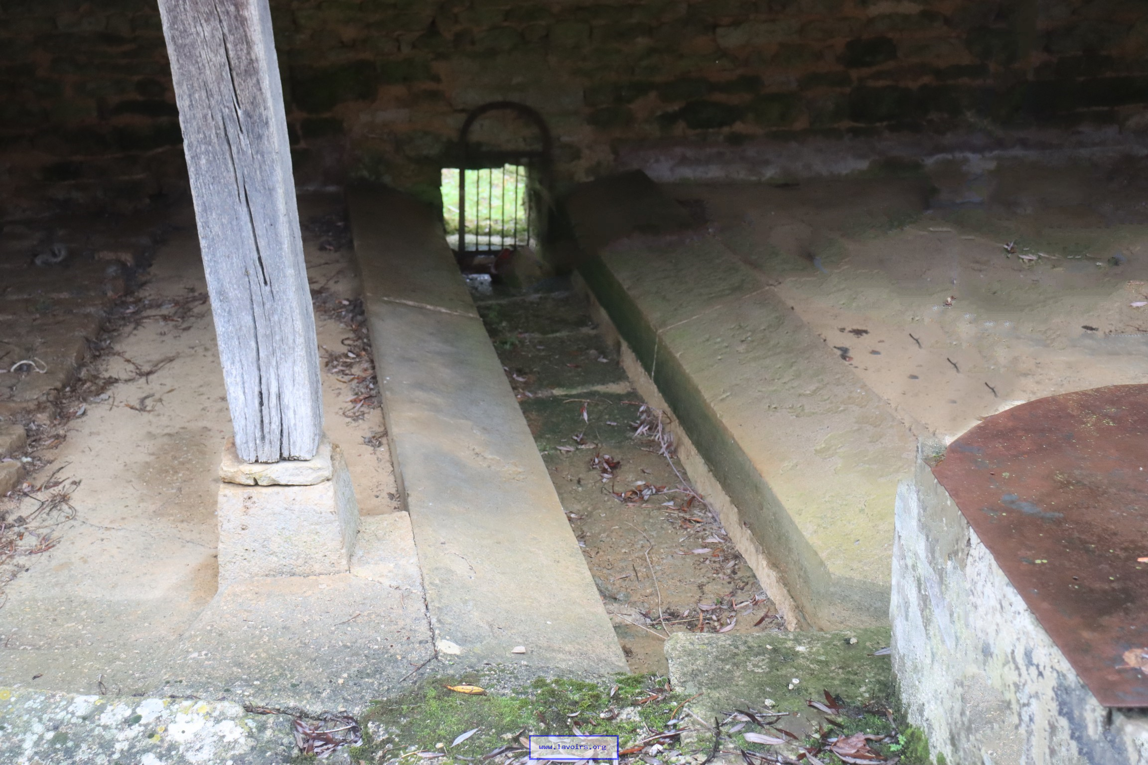 Washhouse of BISSEY LA PIERRE