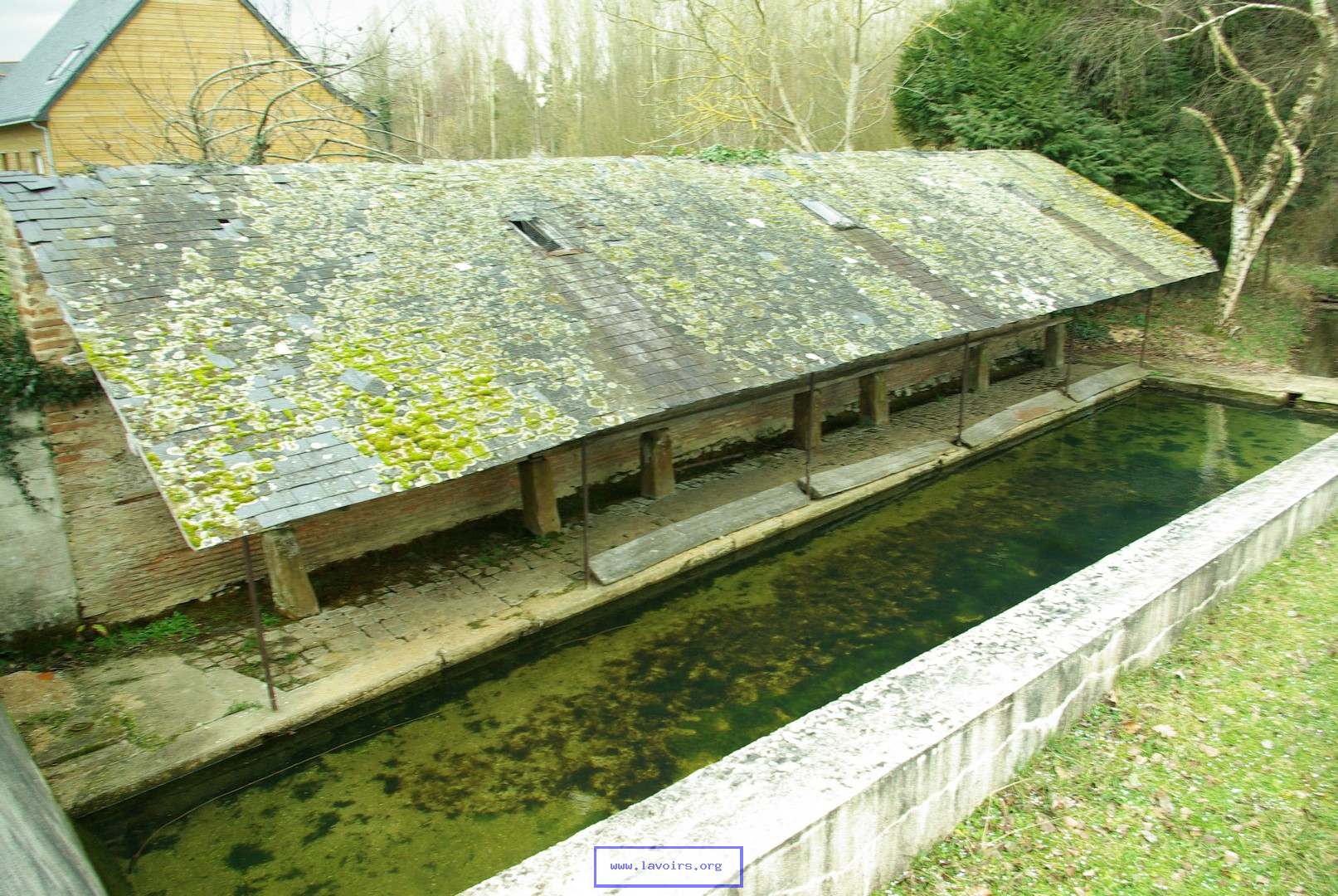 Washhouse of ST QUENTIN BEAUREPAIRE