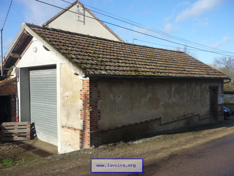 Washhouse of POILLY SUR THOLON